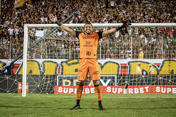 Formado na base do Leão, Lucas Arcanjo foi o titular no gol do Vitória