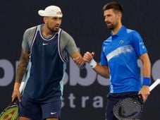 Imagem - Djokovic e amigo Kyrgios se divertem em dura vitória na estreia de duplas em Brisbane