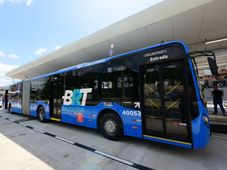 Imagem - BRT ganha dois novos ônibus articulados com capacidade para 150 passageiros