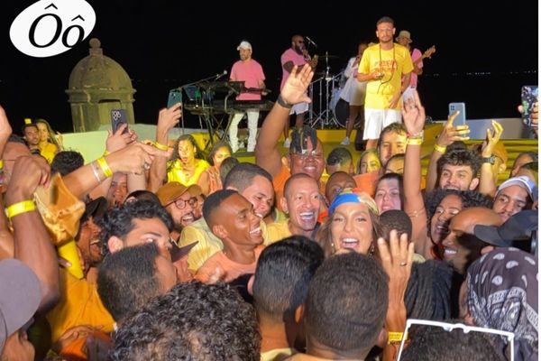 Ivete recebe carinho do povo