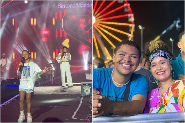 No palco, Simone recebeu menina Samantha; fãs na plateia