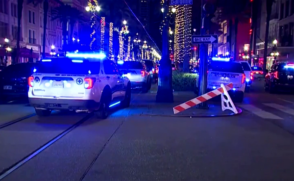 Pelo menos dez pessoas morrem após veículo atropelar multidão em Nova Orleans, nos EUA