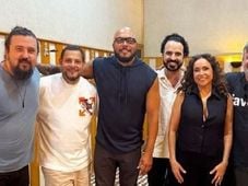 Imagem - Compositores se reúnem em estúdio de Carlinhos Brown e fazem música em homenagem aos 40 anos da cena Axé