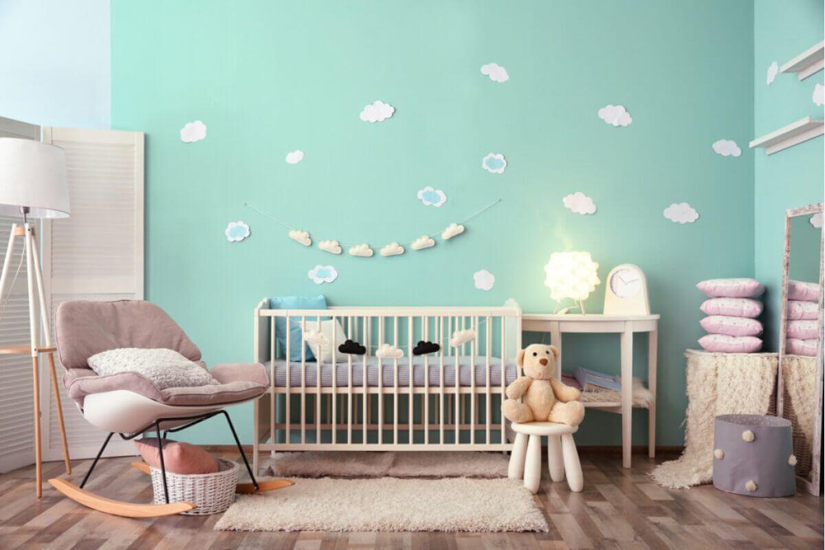 Decorar o quarto do bebê é um dos momentos mais especiais para os pais (Imagem: New Africa |  Shutterstock)