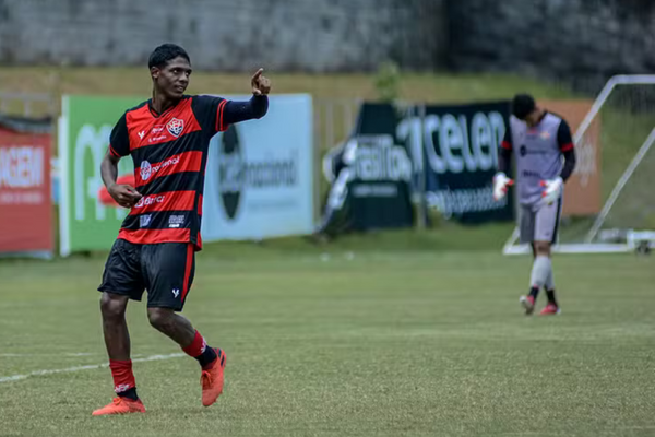 Wanderson Papaterra, volante do Vitória