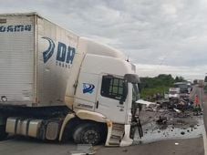 Imagem - Cinco pessoas morrem após acidente entre carro e caminhão no sudoeste baiano