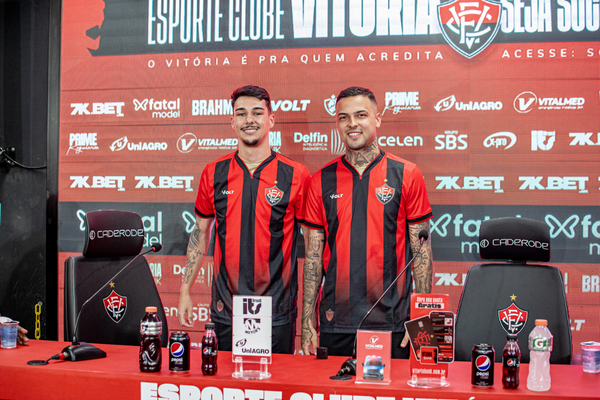 Claudinho e Thiaguinho foram apresentados oficialmente pelo Vitória