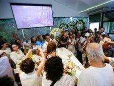 Imagem - Carlos Pitta é cremado com homenagem musical entre amigos e familiares