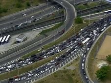 Imagem - Protesto de motociclistas causa congestionamento na LIP