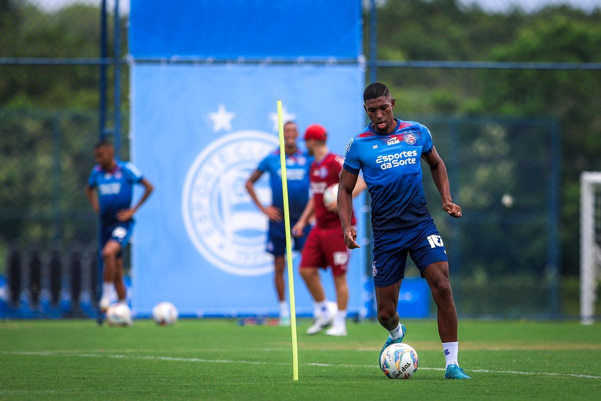 Elenco tricolor treina durante a pré-temporada no CT Evaristo de Macedo 