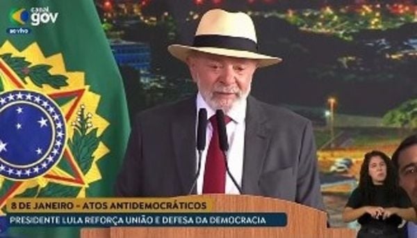 Lula diz que maioria dos homens é mais apaixonada por amantes do que por esposas