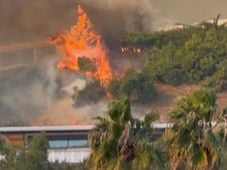 Imagem - Mansões de famosos são atingidas por incêndios que devastam Los Angeles; veja vídeo