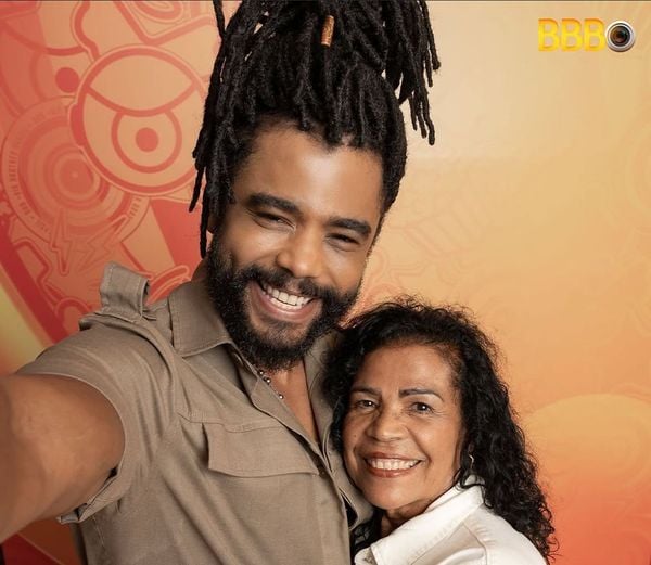 Ator Diogo Almeida e mãe Vilma são dupla do Camarote