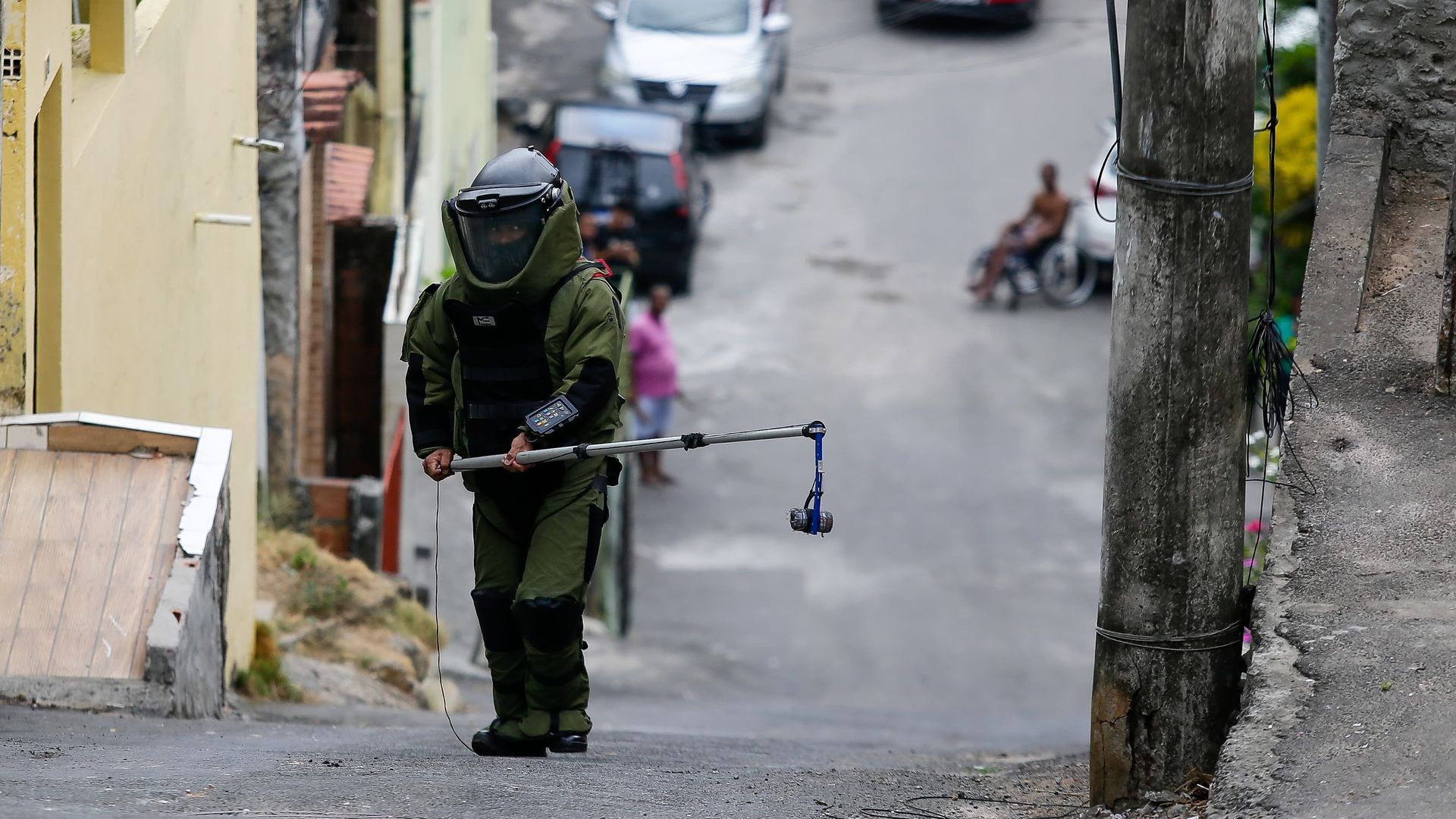 Imagem - Artefato explosivo é encontrado em rua de Tancredo Neves após tiroteio entre facções