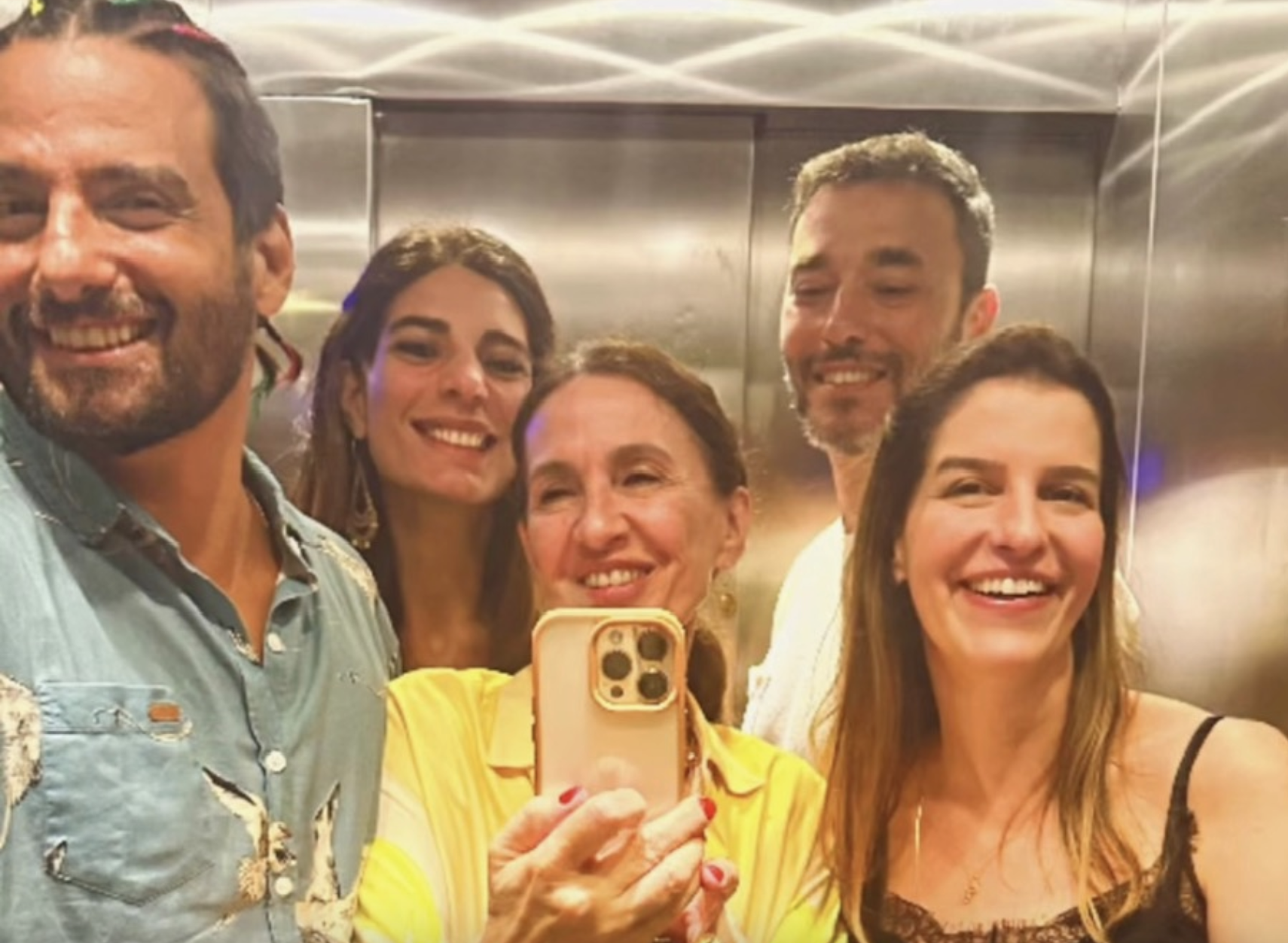 Andréia Sadi e André Rizek em Salvador: casal janta com Flora Gil em ...