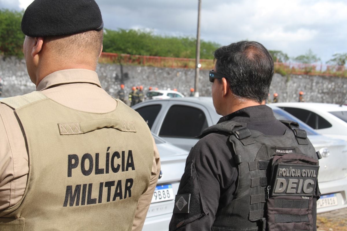 Policiais apreenderam carros