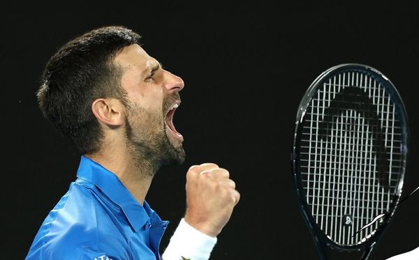 Djokovic comemora ponto no Aberto da Austrália