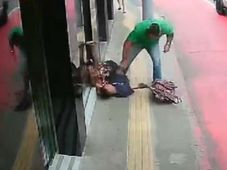 Imagem - Lutador de jiu-jitsu rende criminoso após assalto a joalheria em São Paulo; veja vídeo