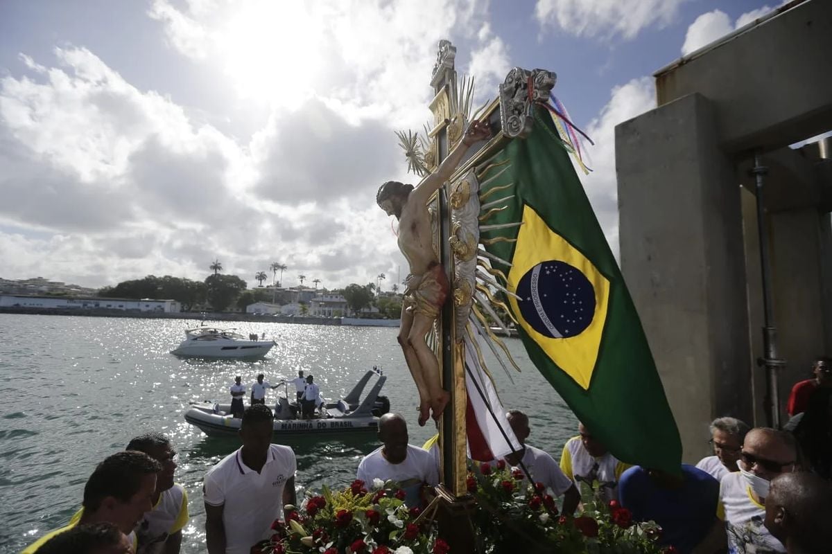 Imagem seguiu em procissão marítima