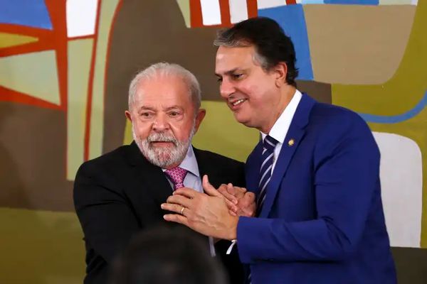 O presidente Luiz Inácio Lula da Silva e o ministro da Educação, Camilo Santana