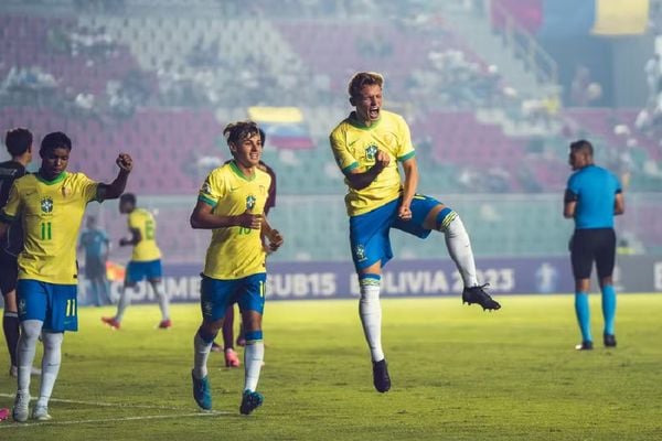 Dell comemora gol pelo Brasil no Sul-Americano sub-16