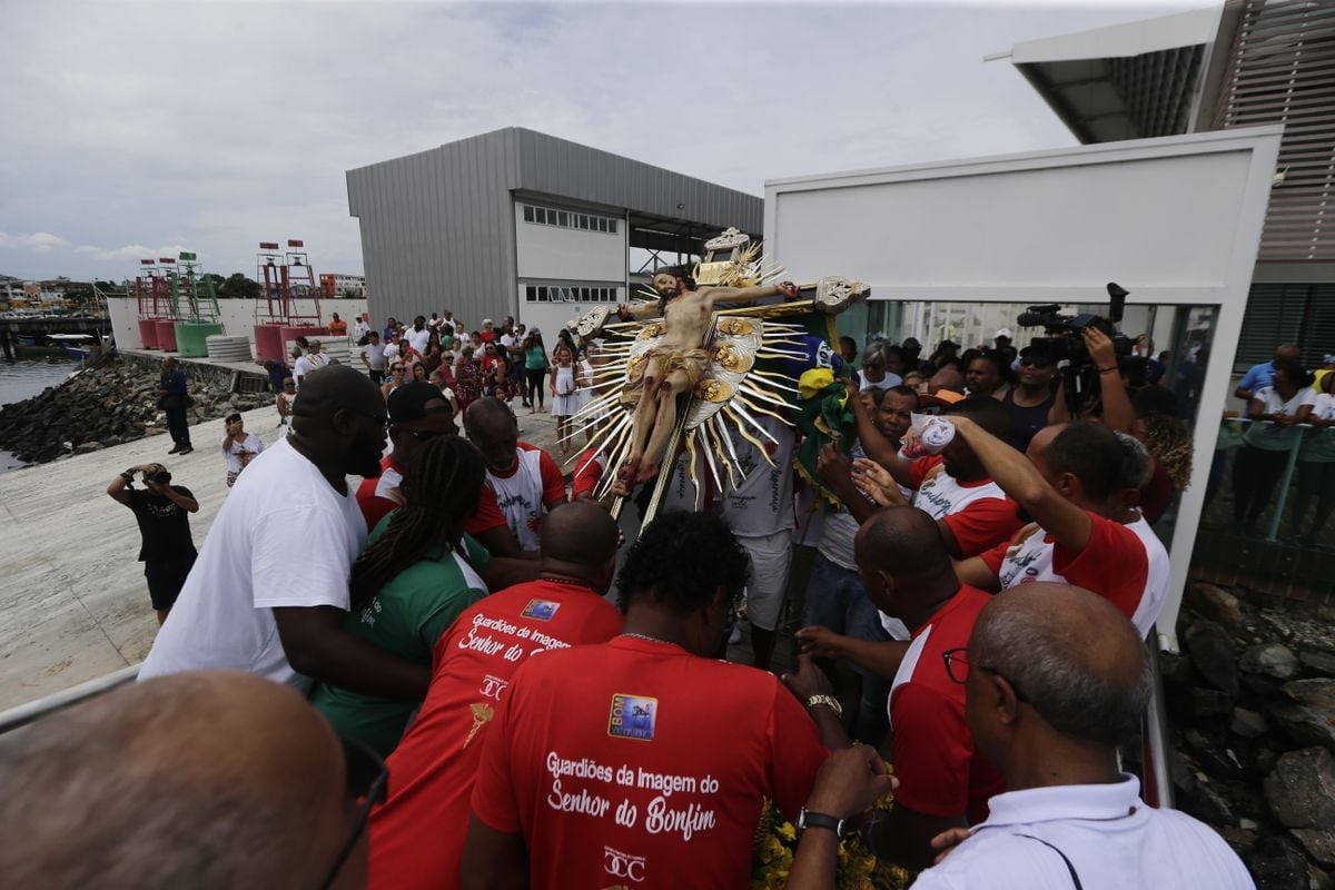 Procissão marítima da imagem do Senhor do Bonfim por Arisson Marinho/CORREIO