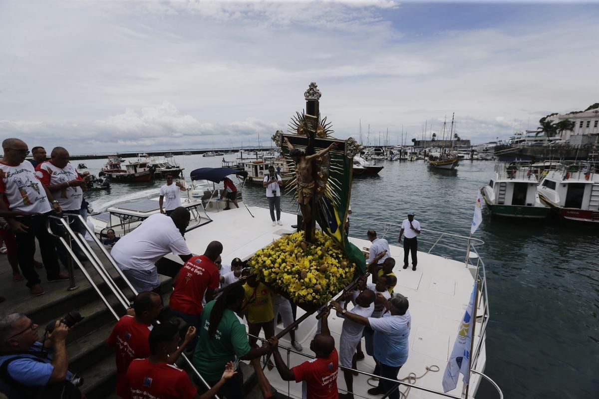 Procissão marítima da imagem do Senhor do Bonfim por Arisson Marinho/CORREIO