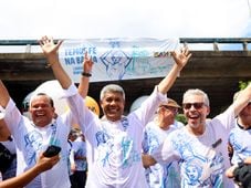 Imagem - Jerônimo Rodrigues faz caminhada até o Bonfim apenas com vice-governador e secretário de Cultura