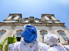 Imagem - Celebrando Oxalá, baianas fazem a lavagem das escadarias do Santuário do Bonfim