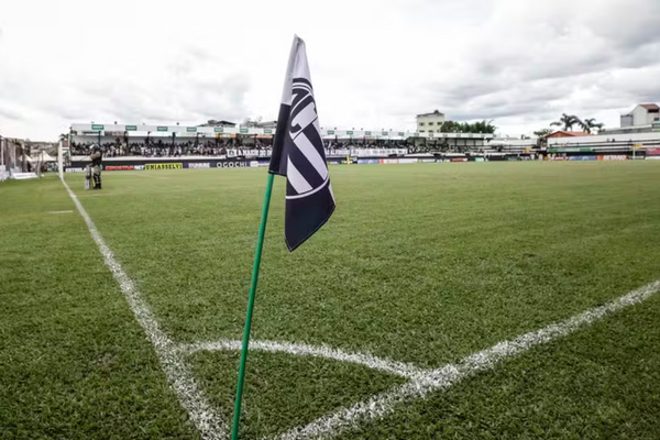 Athletic vive crise institucional em meio a transfer ban