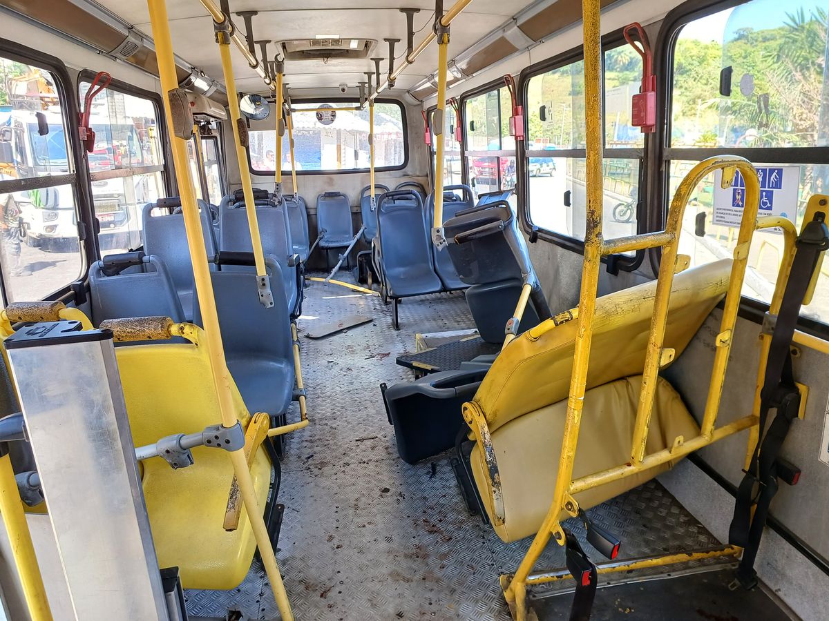 Imagem de dentro do ônibus por Brenda Vianna/CORREIO