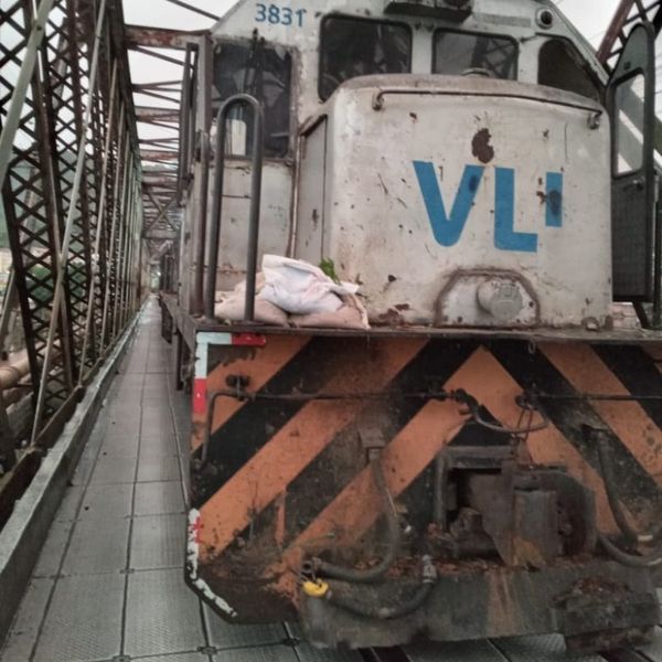 Vagões de trem descarrila causando acidente em ponte entre São Félix e Cachoeira