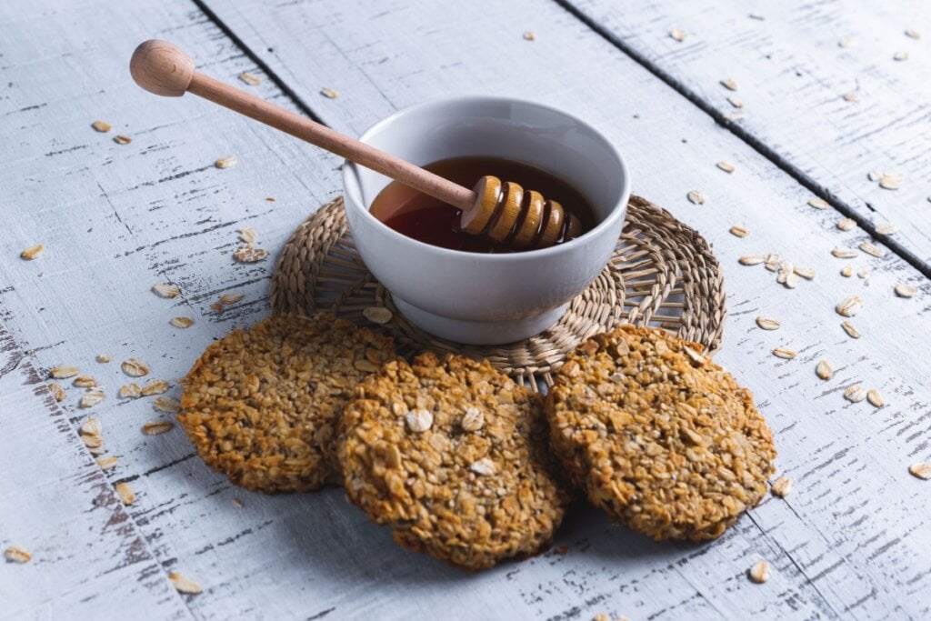 Biscoitos de aveia com semente de chia (Imagem: Pablo Palmieri | Shutterstock)