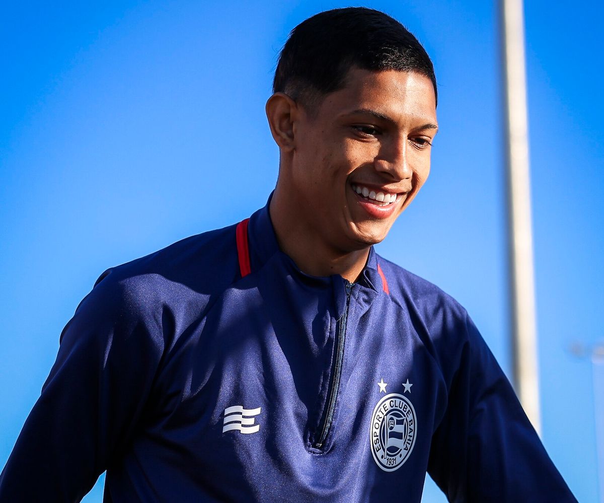 Erick Pulga é só sorrisos durante pré-temporda do Bahia na Espanha