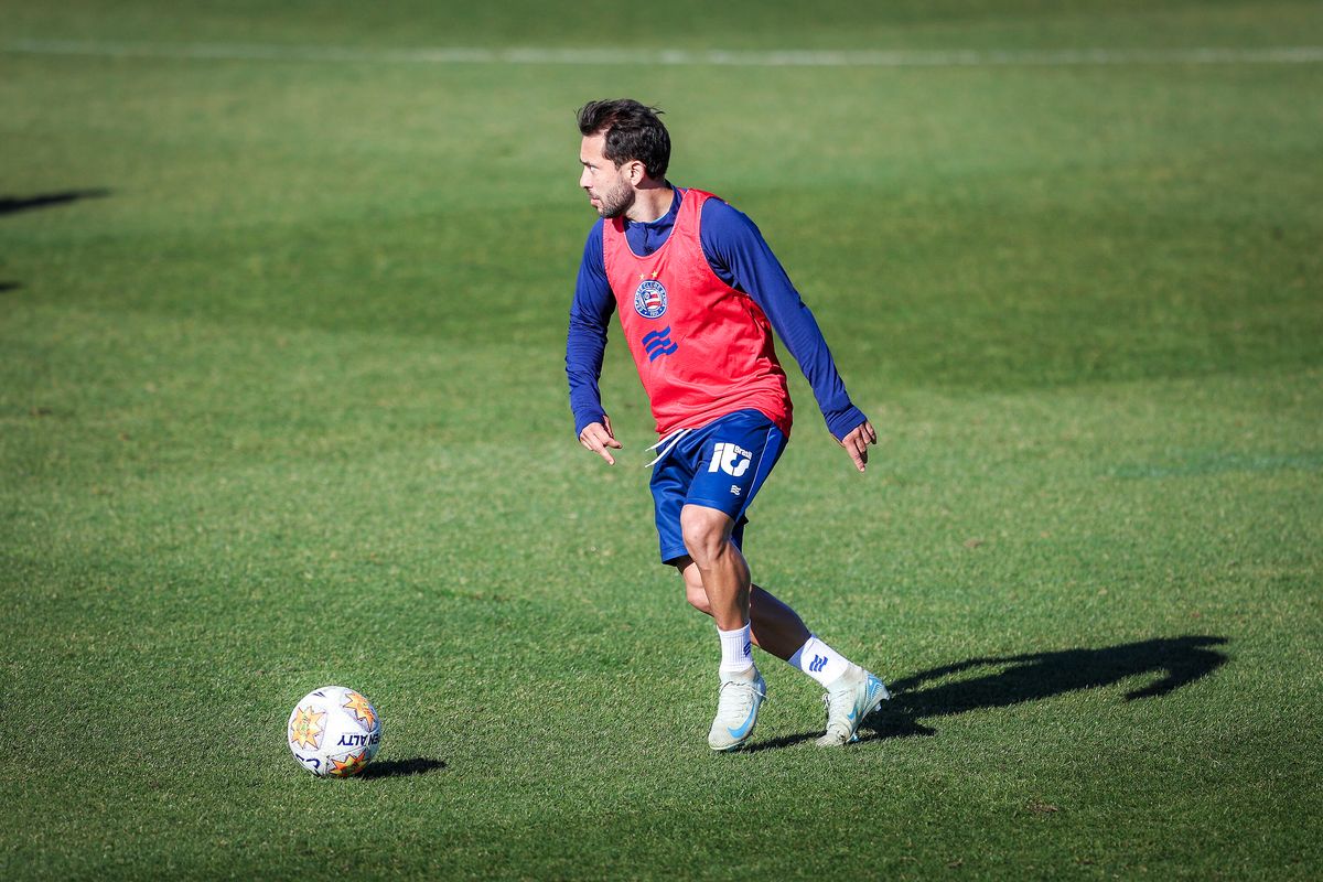 Everton Ribeiro durante treino do Bahia no CT do Girona