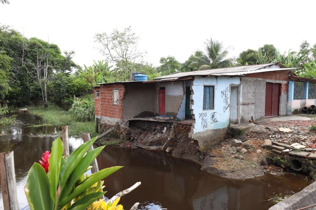 Mais de 2,3 mil pessoas precisaram sair de suas casas por conta das chuvas no interior da Bahia