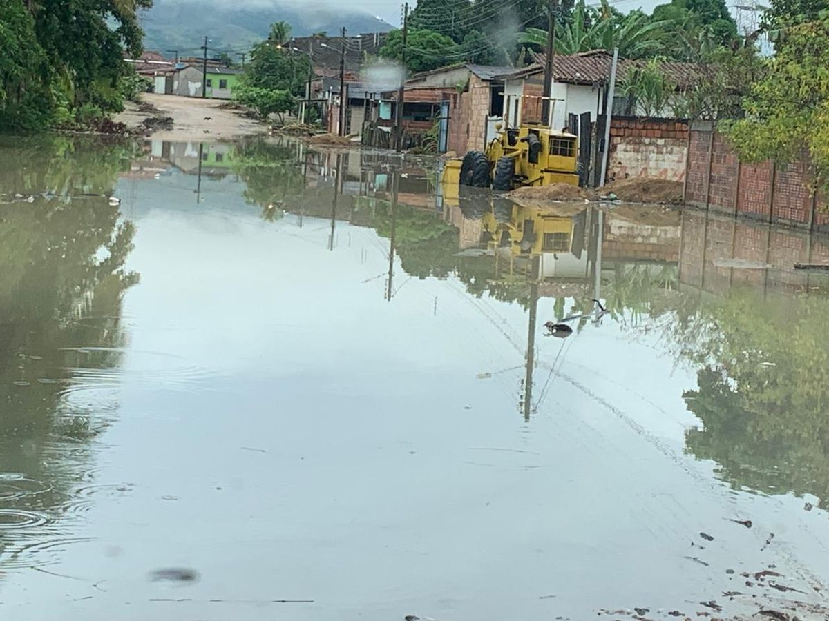 Na quarta-feira (15), pontos do Bairro Novo estavam alagados