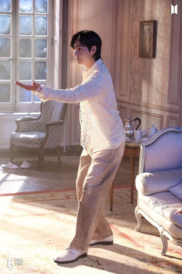 V BTS por Cortesia Hybe