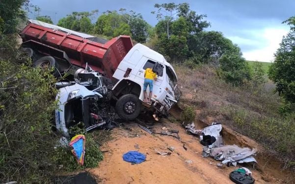 Quatro pessoas morrem após acidente na BA-099