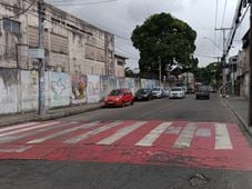 Imagem - Homens com fuzis usam ônibus para bloquear via em Castelo Branco e passageiros ficam em pânico