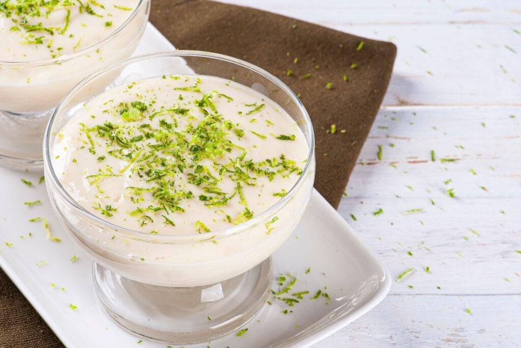 Mousse de maracujá com toque de limão (Imagem: flanovais | Shutterstock)