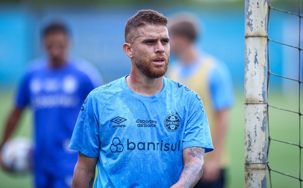 Cuéllar em treino do Grêmio