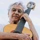 Imagem - Caetano Veloso curte pôr do sol em sua casa no Rio Vermelho; veja vídeo