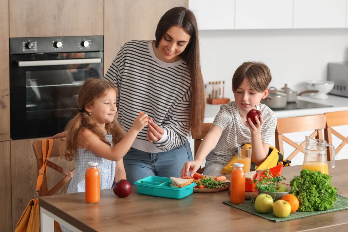 O cuidado com a alimentação é fundamental para garantir o desenvolvimento do cérebro infantil (Imagem: Pixel-Shot | Shutterstock)