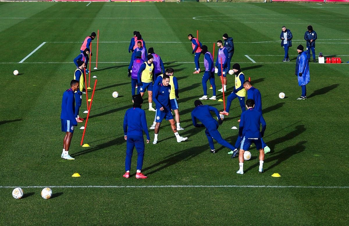 Elenco do Bahia durante treinos de pré-temporada em Girona