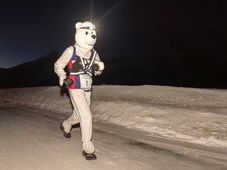 Imagem - Professora se veste de urso-polar e bate recorde em maratona a -10°C