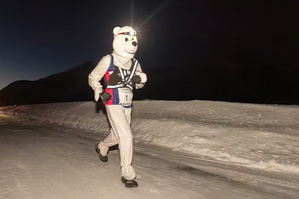 Professora correu maratona na neve para levantar fundos para a caridade