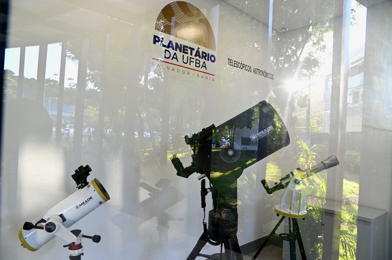 Telescópios para observação no Planetário da Ufba por Paula Fróes/CORREIO