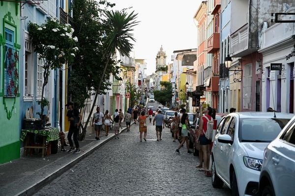 Nos finais de semana, as ruas do bairro histórico é invadida por turistas e soteropolitanos que buscam festas e farras