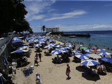 Imagem - Leitores acham cara cobrança de R$ 60 por cadeiras e sombreiro no Porto da Barra: 'Minha canga, zero reais'